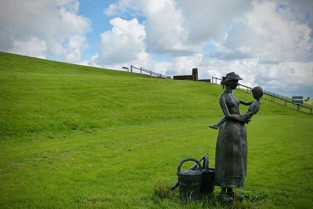 Free download statue field hill mother child free picture to be edited with GIMP free online image editor