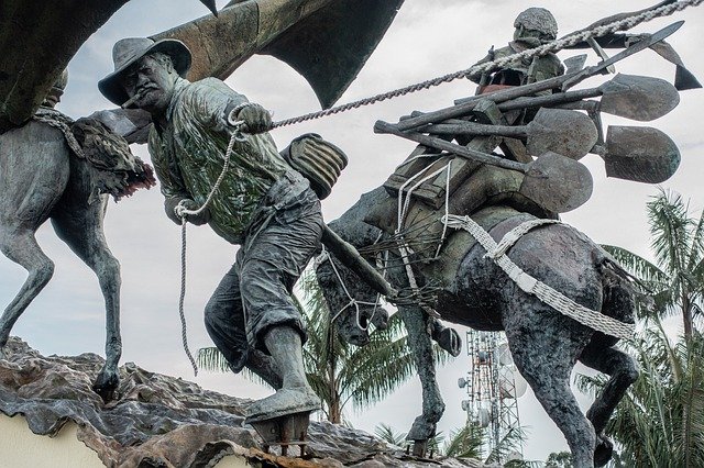 ดาวน์โหลดฟรี Statue Horses Manizales - ภาพถ่ายหรือรูปภาพฟรีที่จะแก้ไขด้วยโปรแกรมแก้ไขรูปภาพออนไลน์ GIMP