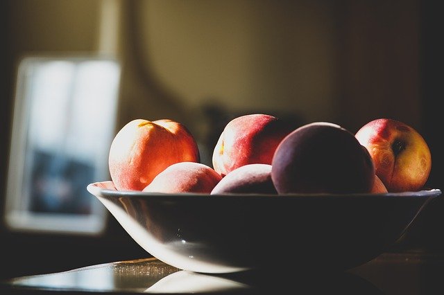 Kostenloser Download Still Life Peaches Fruit - kostenloses Foto oder Bild zur Bearbeitung mit GIMP Online-Bildbearbeitung