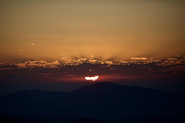 ດາວ​ໂຫຼດ​ຟຣີ sunrise sun sky clouds mountain ຮູບ​ຟຣີ​ທີ່​ຈະ​ໄດ້​ຮັບ​ການ​ແກ້​ໄຂ​ທີ່​ມີ GIMP ອອນ​ໄລ​ນ​໌​ຟຣີ​ບັນ​ນາ​ທິ​ການ​ຮູບ​ພາບ​