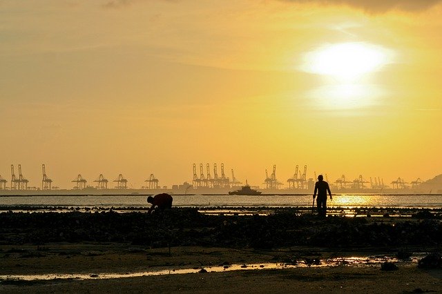 Безкоштовно завантажте Sunset Industry Beach - безкоштовну фотографію чи зображення для редагування за допомогою онлайн-редактора зображень GIMP