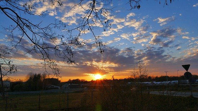 Bezpłatne pobieranie Sunset Sky Clouds - bezpłatne zdjęcie lub obraz do edycji za pomocą internetowego edytora obrazów GIMP