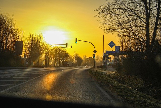 Kostenloser Download von Sonne, Sonnenuntergang, Ampel, Straße, kostenloses Bild, das mit dem kostenlosen Online-Bildeditor GIMP bearbeitet werden kann