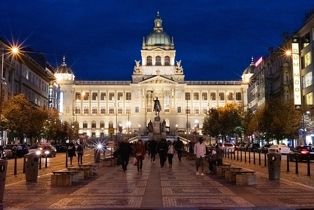 Téléchargement gratuit du musée national de la ville de Prague - photo ou image gratuite à éditer avec l'éditeur d'images en ligne GIMP