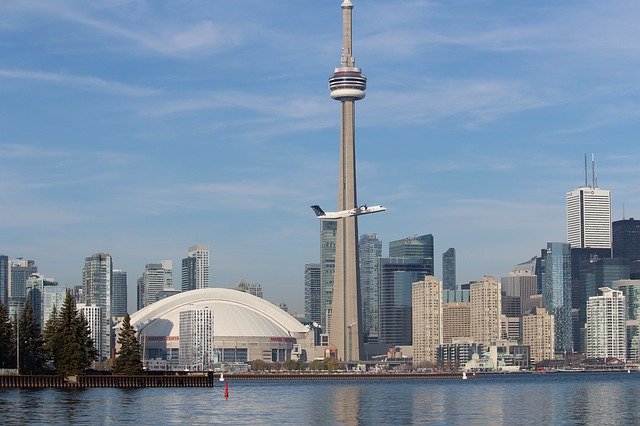 Bezpłatne pobieranie toronto skyline cn tower kanada darmowe zdjęcie do edycji za pomocą bezpłatnego internetowego edytora obrazów GIMP