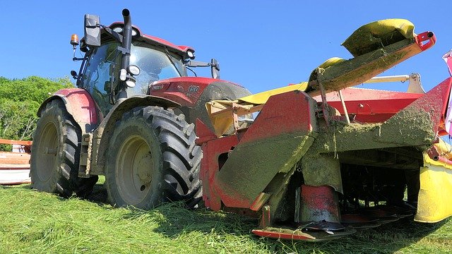 Free download tractor to cut grass wheel tire free picture to be edited with GIMP free online image editor