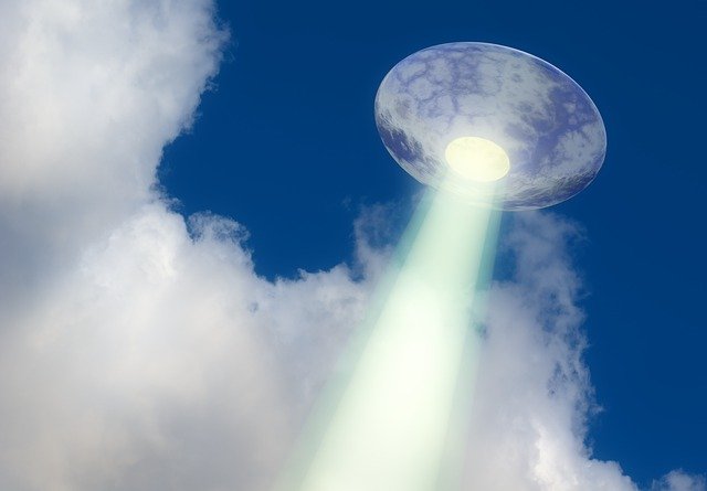 تنزيل مجاني لـ Ufo Saucer Flying - صورة أو صورة مجانية لتحريرها باستخدام محرر الصور عبر الإنترنت GIMP