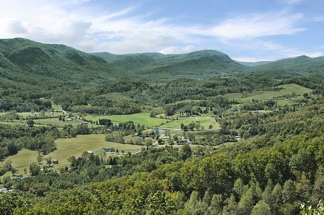 Valley Mountains Countryside'ı ücretsiz indirin - GIMP çevrimiçi resim düzenleyici ile düzenlenecek ücretsiz fotoğraf veya resim