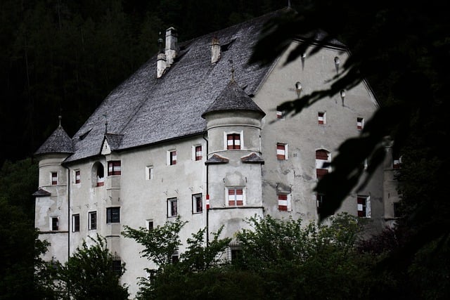 Kostenlose grafische Villa-Gebäude-Fensterfassade, die mit GIMP Free Image Editor von OffiDocs bearbeitet werden kann