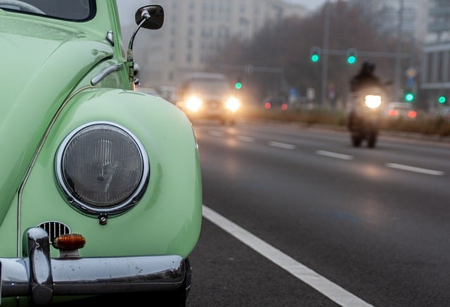 Бесплатно скачать vw beetle car headlight road city бесплатное изображение для редактирования с помощью бесплатного онлайн-редактора изображений GIMP