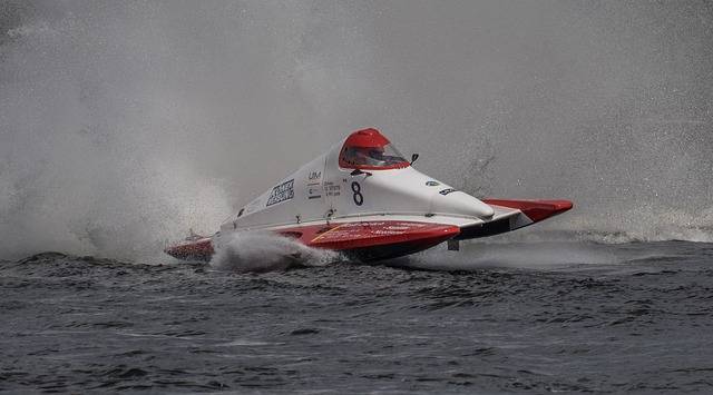 Muat turun percuma templat foto percuma Perlumbaan Bot Motor Sukan Air untuk diedit dengan editor imej dalam talian GIMP