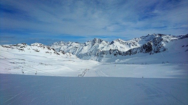 ดาวน์โหลดฟรี Winter Ski Skiing - ภาพถ่ายฟรีหรือรูปภาพที่จะแก้ไขด้วยโปรแกรมแก้ไขรูปภาพออนไลน์ GIMP