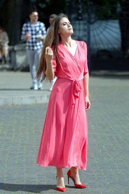 Libreng download woman young dress pink posing libreng larawan na ie-edit gamit ang GIMP free online image editor