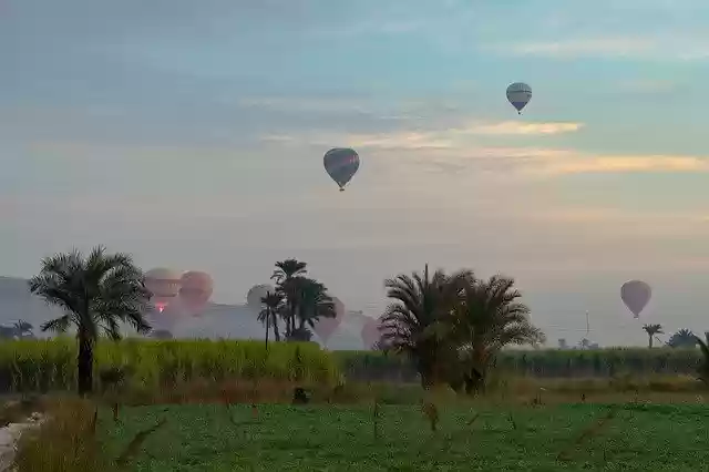 ດາວ​ໂຫຼດ​ຟຣີ Balloons Sky Colorful - ຮູບ​ພາບ​ຟຣີ​ຫຼື​ຮູບ​ພາບ​ທີ່​ຈະ​ໄດ້​ຮັບ​ການ​ແກ້​ໄຂ​ກັບ GIMP ອອນ​ໄລ​ນ​໌​ບັນ​ນາ​ທິ​ການ​ຮູບ​ພາບ​