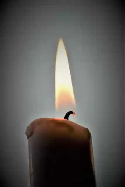 Download gratuito Candle Light Fire - foto o immagine gratuita da modificare con l'editor di immagini online di GIMP