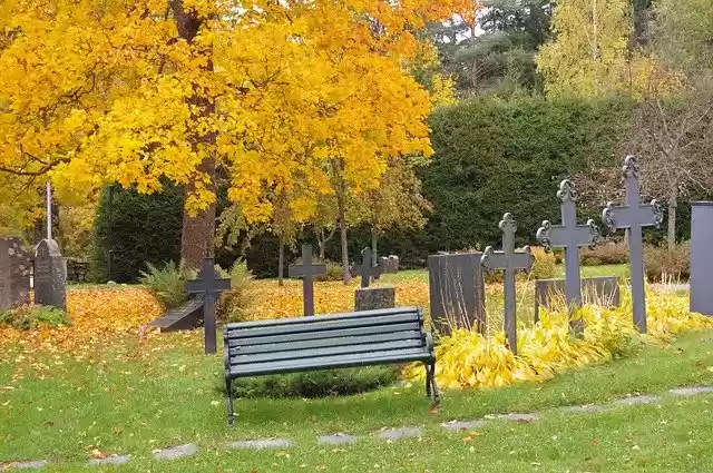 تحميل مجاني Cemetery Autumn Grave - صورة مجانية أو صورة ليتم تحريرها باستخدام محرر الصور عبر الإنترنت GIMP