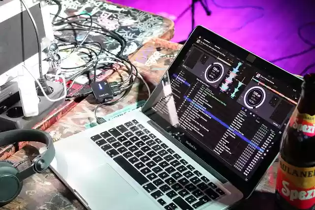 無料ダウンロードラップトップ音楽DJサウンドスタジオ無料画像をGIMP無料オンライン画像エディタで編集