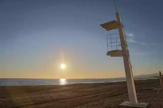 Download gratuito Lifeguard Tower Beach: foto o immagine gratuita da modificare con l'editor di immagini online GIMP