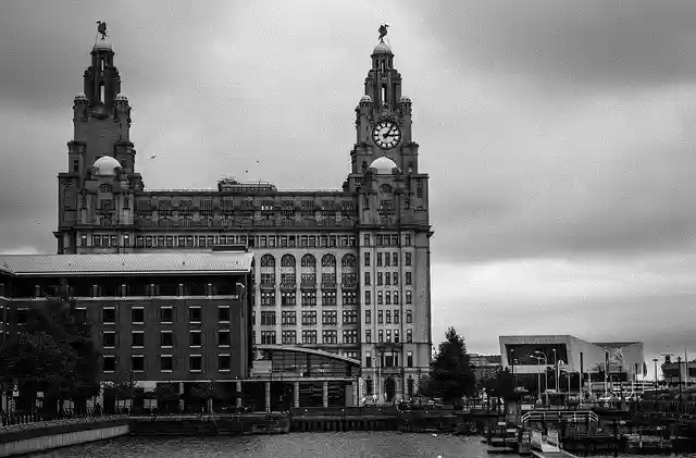 Kostenloser Download des Wahrzeichens des Liverpool Liver Building - kostenloses Foto oder Bild zur Bearbeitung mit dem Online-Bildeditor GIMP