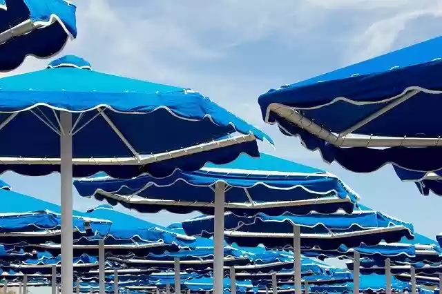 免费下载 Parasols Blue Beach - 使用 GIMP 在线图像编辑器编辑的免费照片或图片