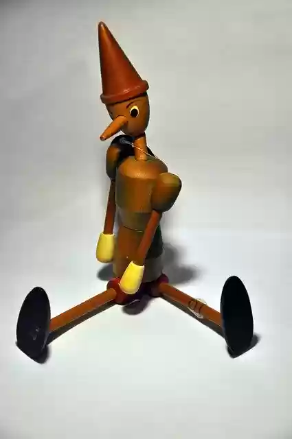 Descarga gratuita Pinocchio Snowman Wood: foto o imagen gratuita para editar con el editor de imágenes en línea GIMP