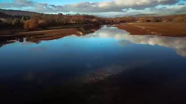 免费下载河流倒影云 - 使用 GIMP 在线图像编辑器编辑的免费照片或图片