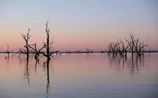 Lake Reflections dari toko web Chrome untuk dijalankan dengan OffiDocs Chromium online