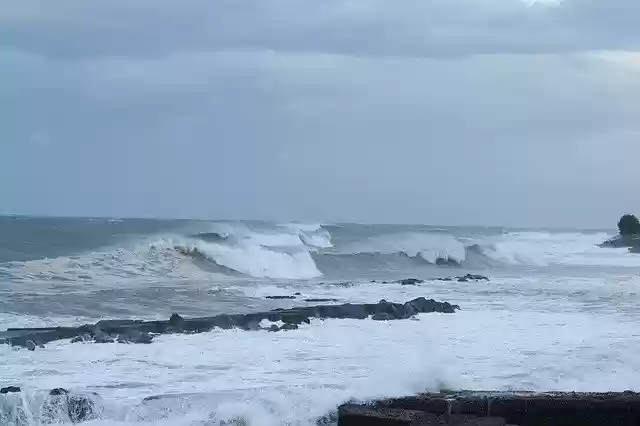 Muat turun percuma Sea Storm Cliff Country - foto atau gambar percuma percuma untuk diedit dengan editor imej dalam talian GIMP