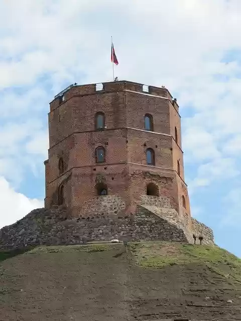 Muat turun percuma Tower Lithuania Vilnius - foto atau gambar percuma untuk diedit dengan editor imej dalam talian GIMP