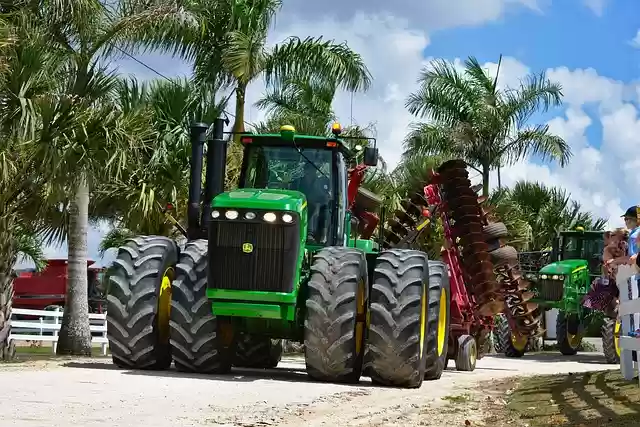 Free download tractor wide big machine curve free picture to be edited with GIMP free online image editor