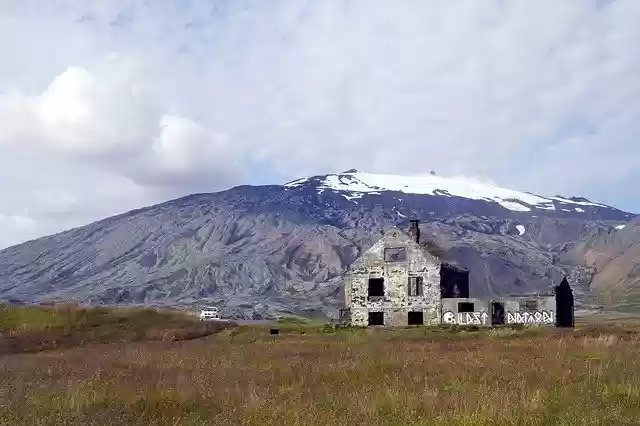 הורדה חינם Volcano House Meadow - תמונה או תמונה בחינם לעריכה עם עורך התמונות המקוון GIMP