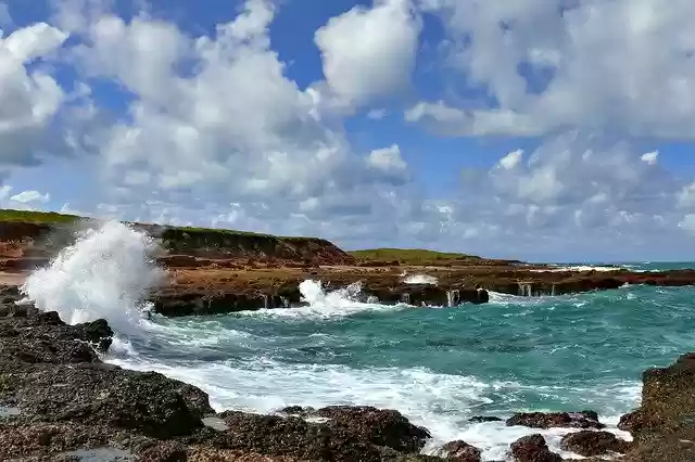 Ücretsiz indir Waves Beach Ciffs Clouds - GIMP çevrimiçi görüntü düzenleyici ile düzenlenecek ücretsiz fotoğraf veya resim