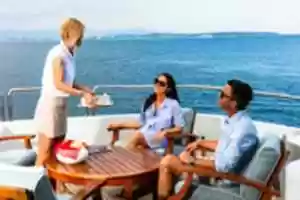 免费下载 Yacht Rental Dubai 免费照片或图片以使用 GIMP 在线图像编辑器进行编辑